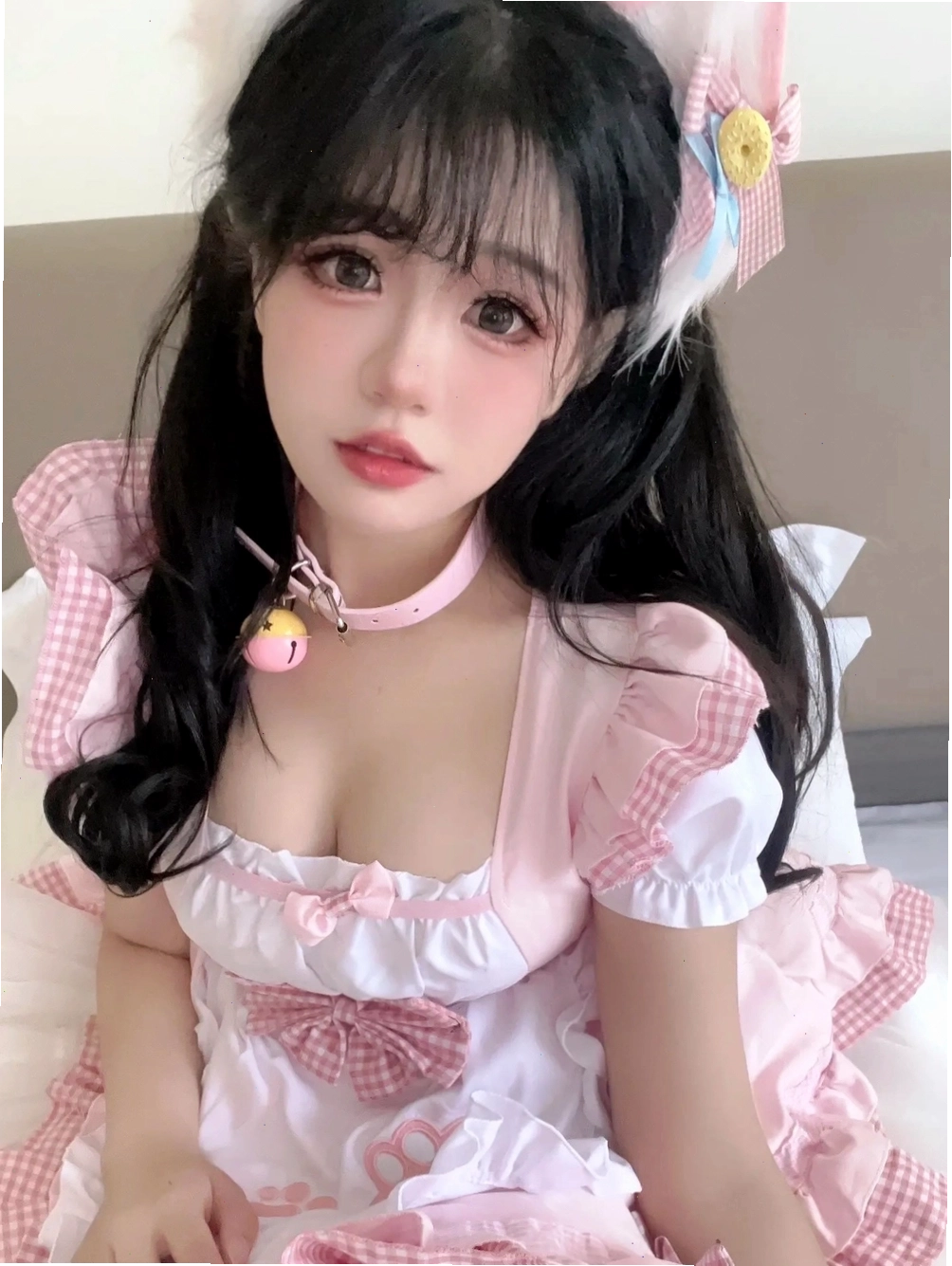 Cô hầu gái với phong thái chuyên nghiệp và cuốn hút