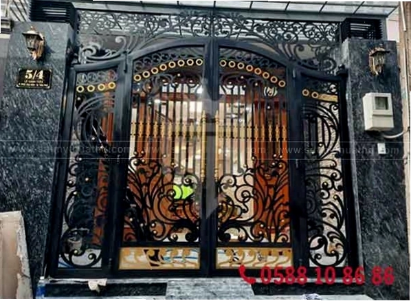 Cổng sắt 4 cánh mỹ thuật cổ điển