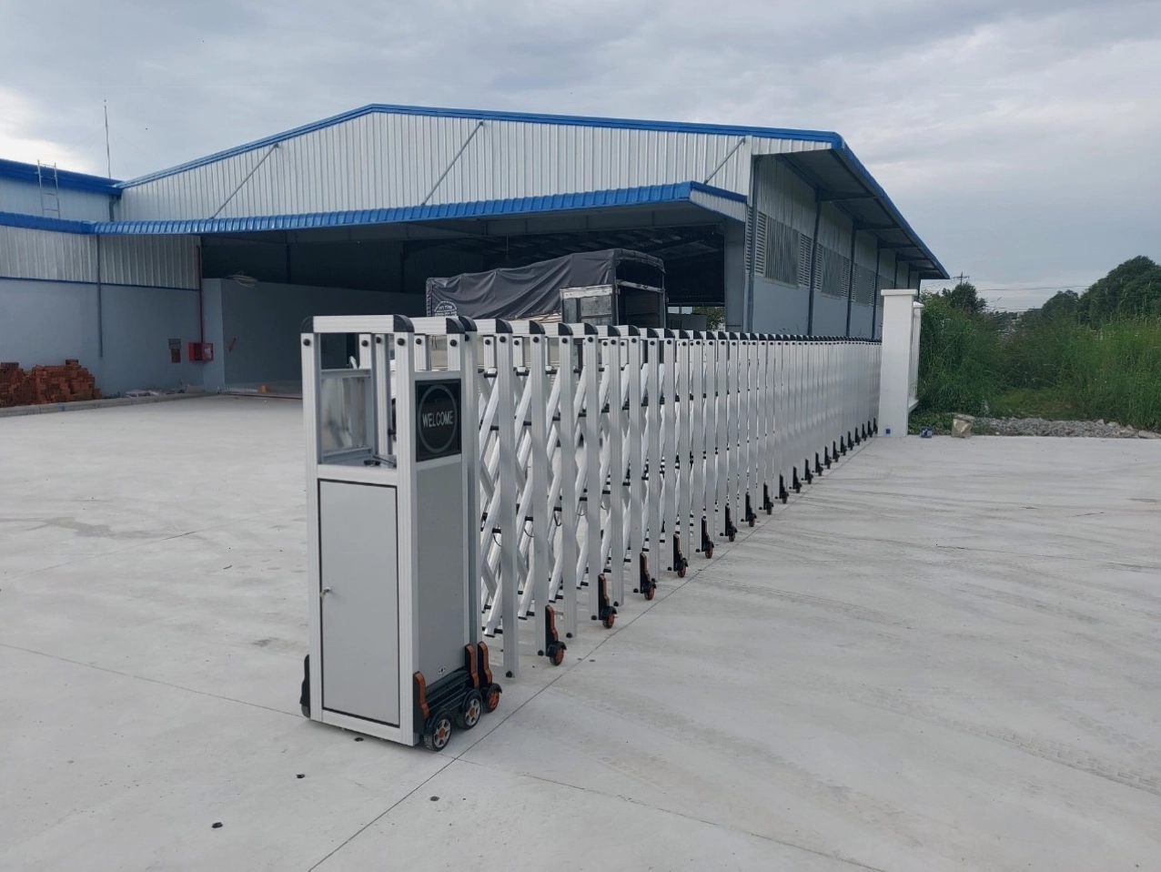 Cổng xếp nhôm tự động