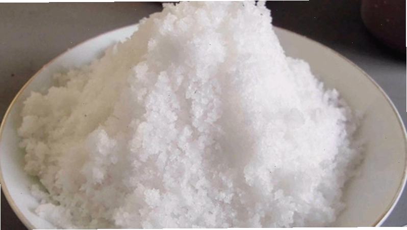 Đặt bát muối trong nhà để thanh tẩy năng lượng