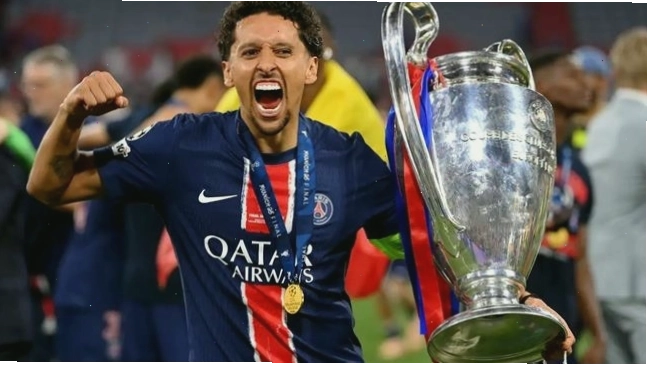 Đội trưởng Marquinhos cùng các cầu thủ hàng phòng ngự PSG chuẩn bị chống đỡ bài đá phạt góc nguy hiểm từ Arsenal