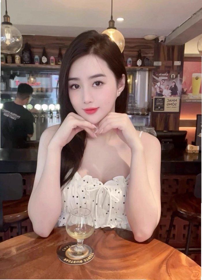 Gái xinh Việt Nam diện bikini phong cách biển năng động