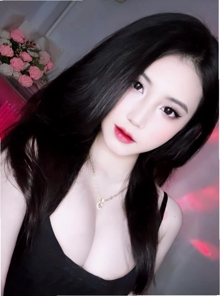 Gái xinh Việt Nam mặc váy ngắn gợi cảm và quyến rũ