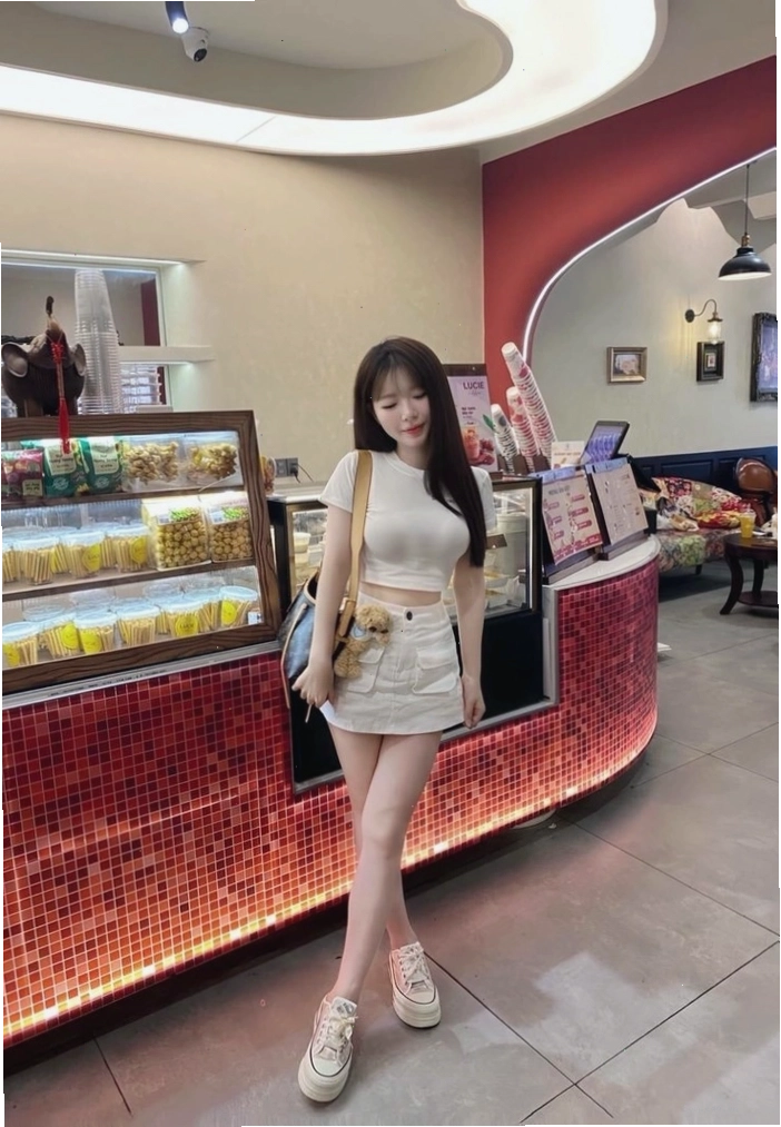 Gái xinh Việt Nam với phong cách hiện đại, sành điệu