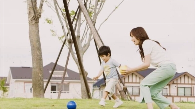 Hoạt động thể chất ngoài trời giúp bé phát triển