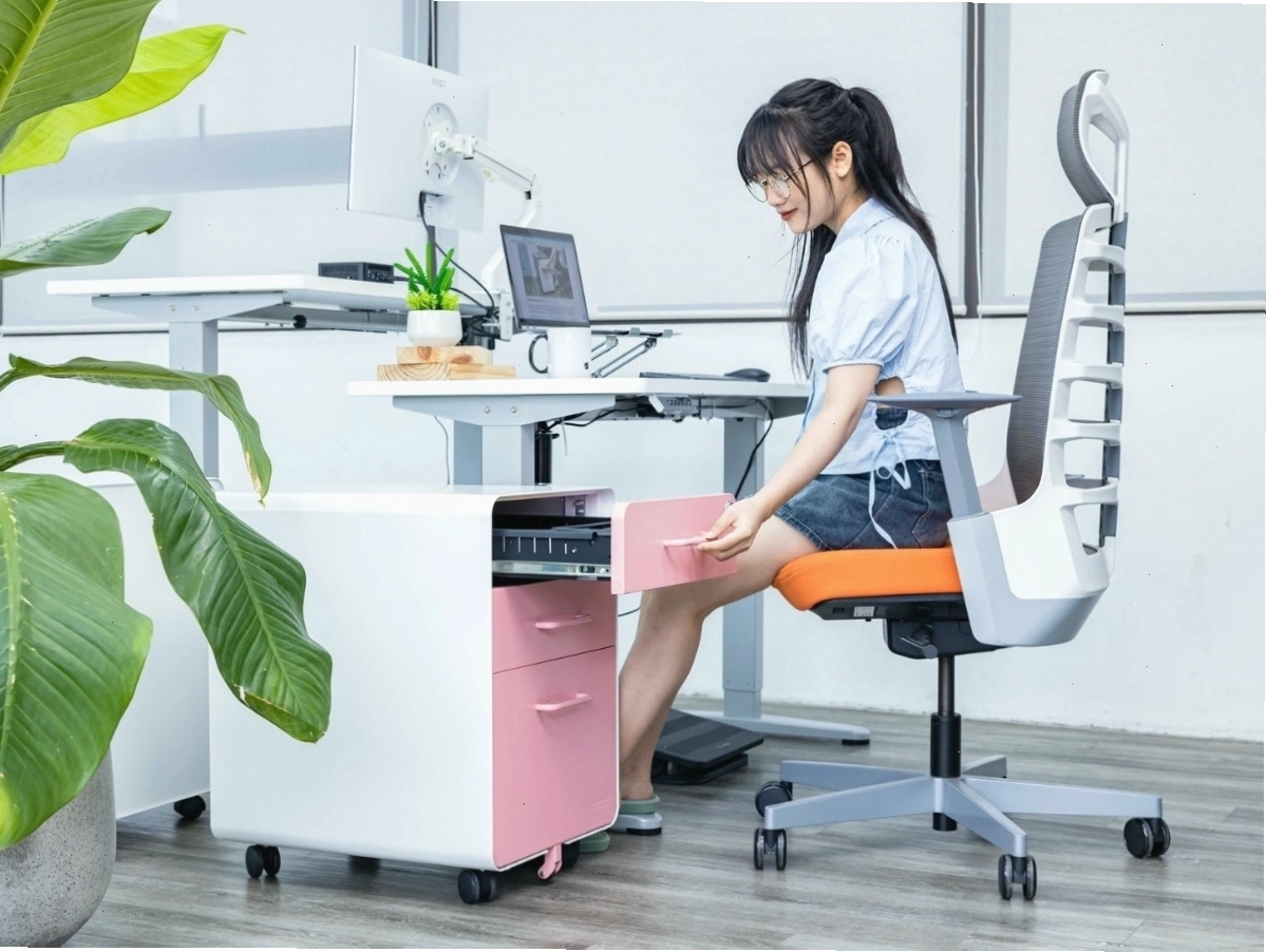 Hướng đặt cây bàn làm việc hợp phong thủy Đông - Đông Nam