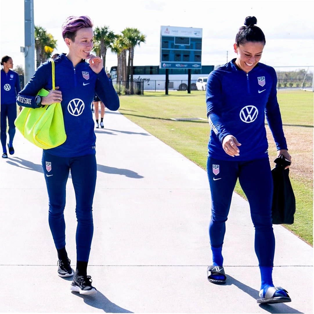 Megan Rapinoe ăn mừng bàn thắng