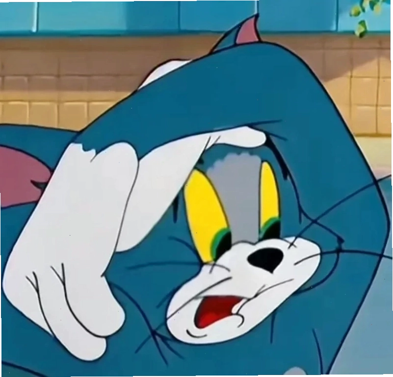 Meme hoang mang với đôi mắt mở to