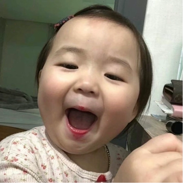 Meme mèo há miệng to thể hiện sự ngạc nhiên tột độ