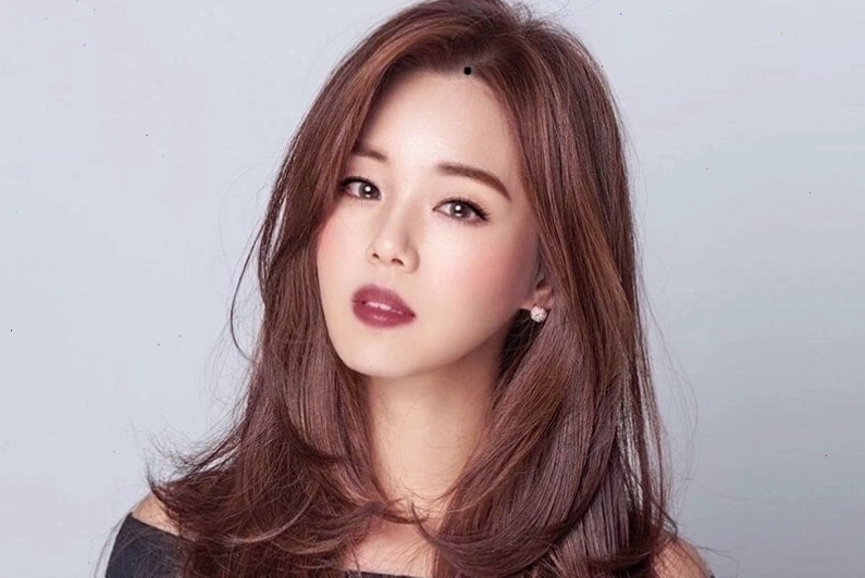 Nốt ruồi ở trán sát đường chân tóc ảnh hưởng đến tài vận