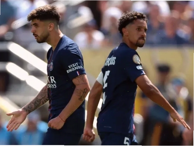 Trung vệ Marquinhos trong màu áo Paris Saint Germain với phong thái đĩnh đạc của một người chỉ huy hàng phòng ngự