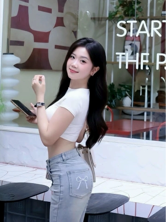 Vẻ đẹp nổi bật của gái xinh đẹp nhất Việt Nam