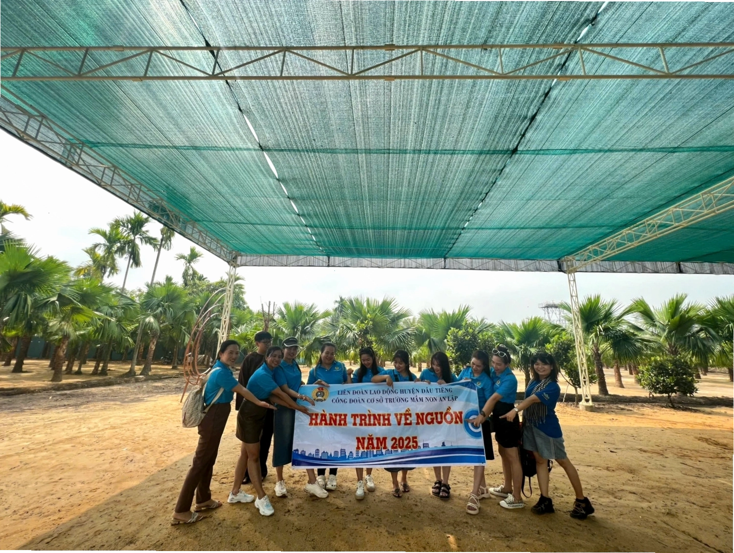 Hoạt động hành trình về nguồn và trải nghiệm thực tế
