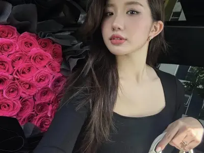 Loạt ảnh Lê Thị Khánh Huyền thần thái ngọt ngào