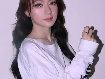 Ảnh Xuân Nghi phong cách thời trang đa sắc màu